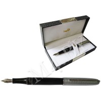 Ручка перьевая черная/серебро в футляре 702черн/сер/80#/1 Ручка перьевая черная/серебро в футляре 702черн/сер/80#/1